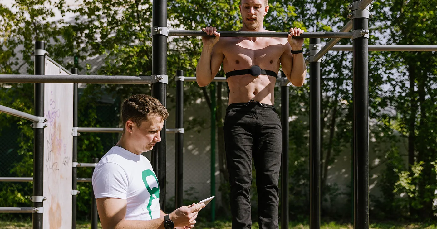 Grzegorz Niecko doglądający treningów klienta